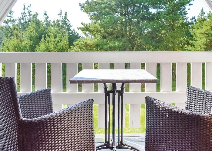 Three-bedroom In Feriehus
